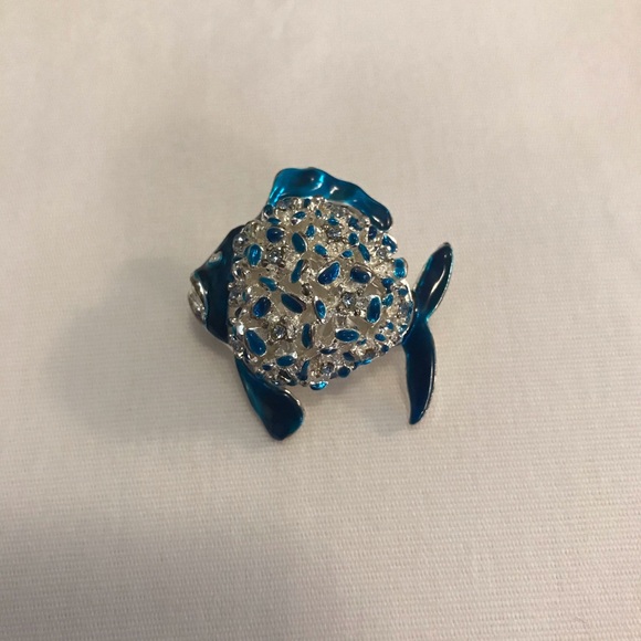 Jewelry - Silver Fish Brooch